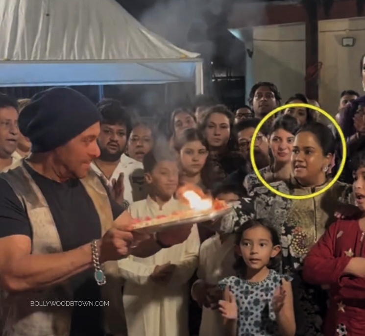 Salman Khan's Ganpati Aarti Moment Goes Viral as Arpita Guides Him 60406